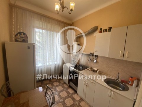 3-к квартира, 1/2 эт., 63м²